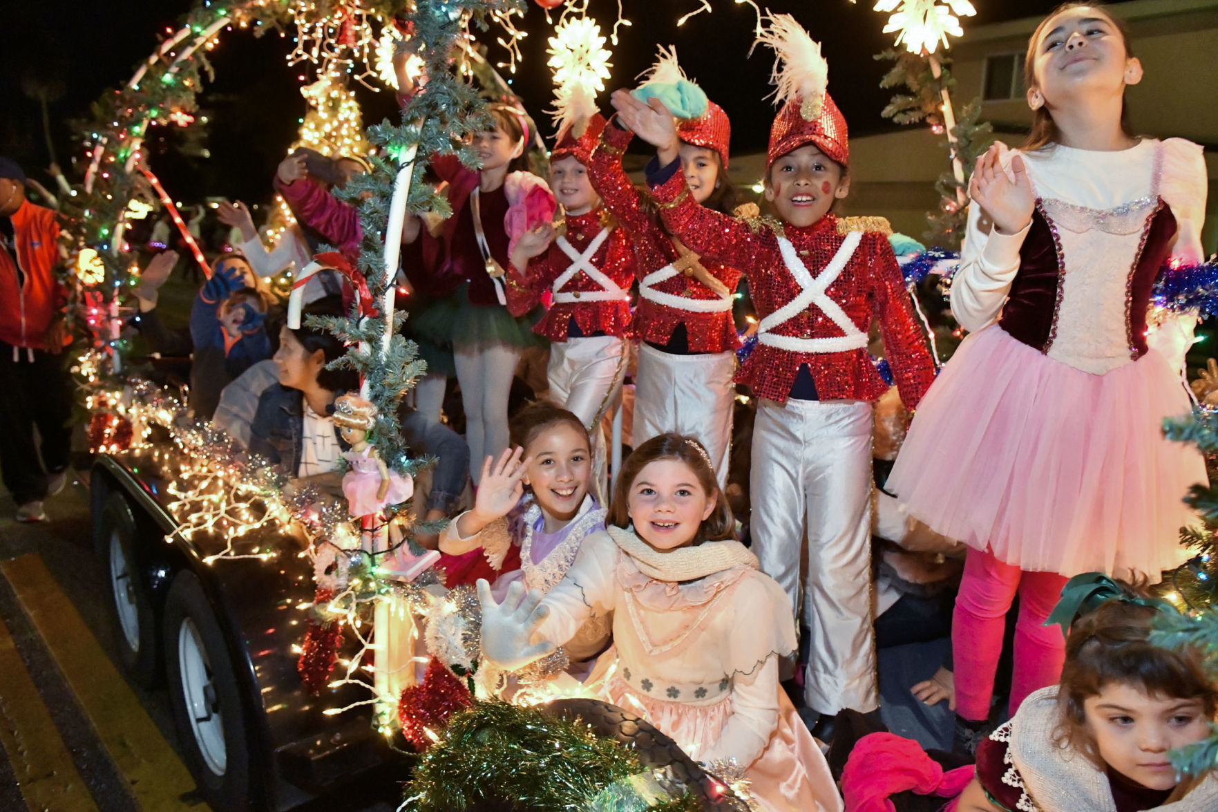 Sing, dance and smile! It is Christmas time - 2018